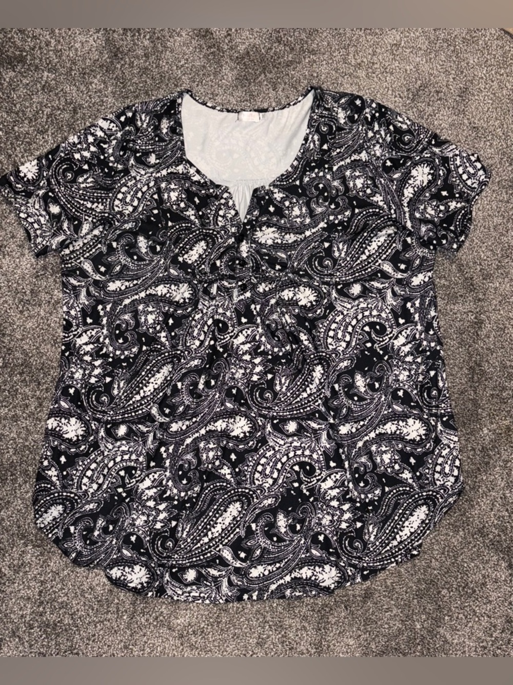 Halife Black White Paisley Button Front V-Neck Short Sleeve Blouse 3X
